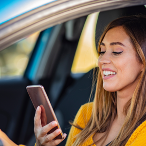 lady-in-car-on-cellphone